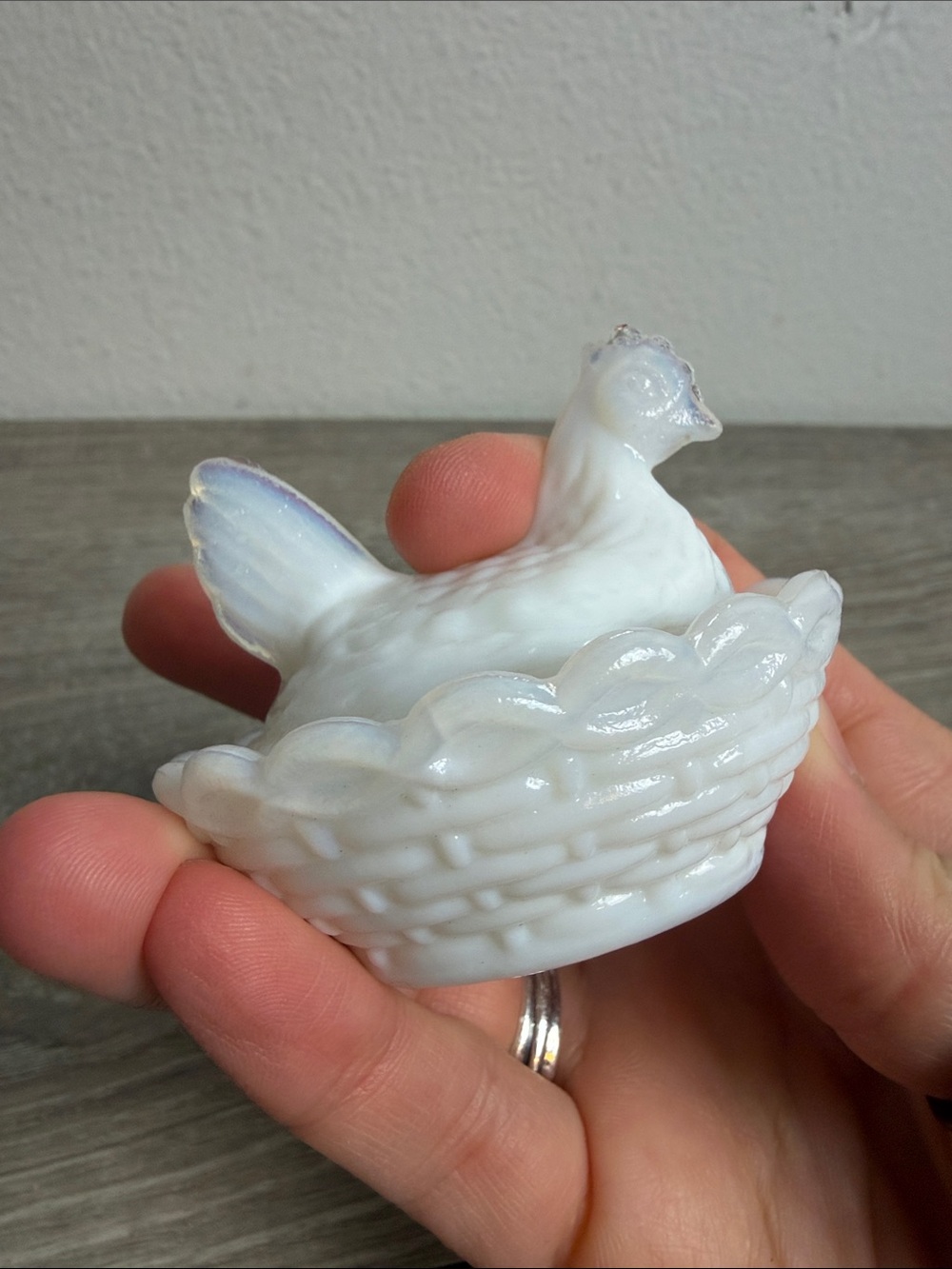 Vintage Westmoreland White Opal Glass Hen On Nest Mini Salt Cellar Basketweave - Picture 7 of 7